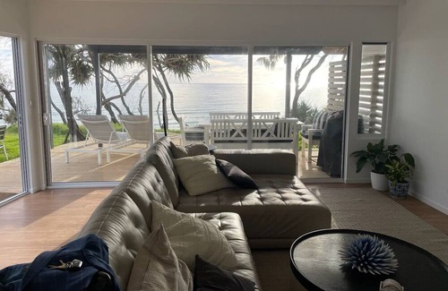 Currimundi House | LUXURY ABSOLUTE BEACHFRONT HOLIDAY SUNSHINE COAST