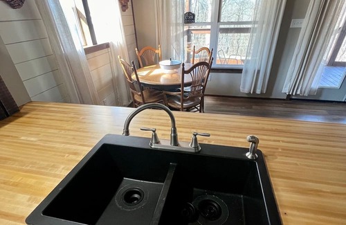 Sharpsburg Cabin | Cozy 2-bedroom cabin on beautiful Burr Oak Lake