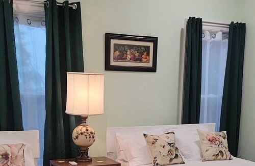 Titusville Bed & Breakfast | Great solar eclipse viewing! Beautiful room, 2 queen beds & private bath.