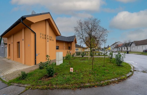 Parndorf Apartment | Family suite with terrace - sunny Pannonia