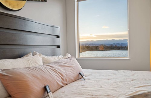 Regis House | Stylish Lakehouse in Denver with Rooftop Hot Tub, Sauna, Mountain Views, Garage