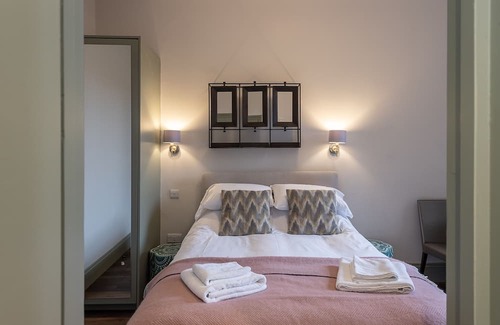 Campden Apartment | Radiant Kensington Studio