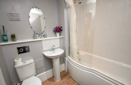 Northampton Apartment | Spacious, Modern, Town Centre Apartment