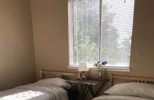 Lathrop House | 1994 Built Large House 3/3/3 Garage Parking Kitchen Laundry WiFI TV AC Culdesac