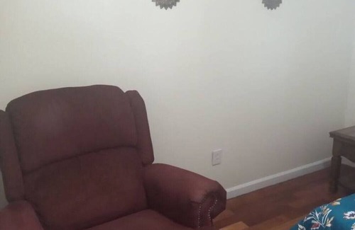 Niskayuna Apartment | a nice one bedroom free parking