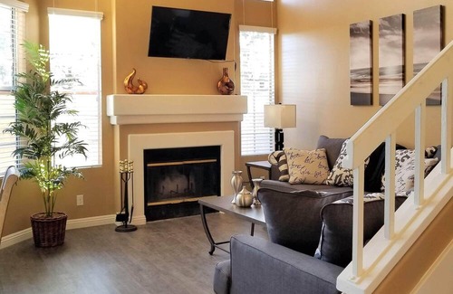 Tustin House | 15 MIN TO DISNEY 3 bedroom luxury home near Irvine