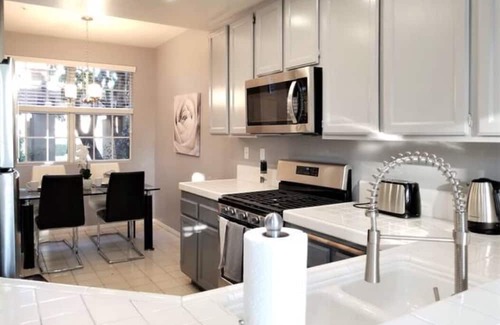 Tustin House | 15 MIN TO DISNEY 3 bedroom luxury home near Irvine