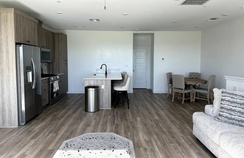 Clovis House | Light-filled townhome - close to Downtown Fresno