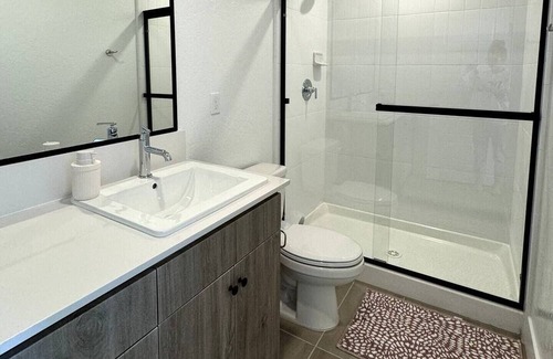 Clovis House | Light-filled townhome - close to Downtown Fresno