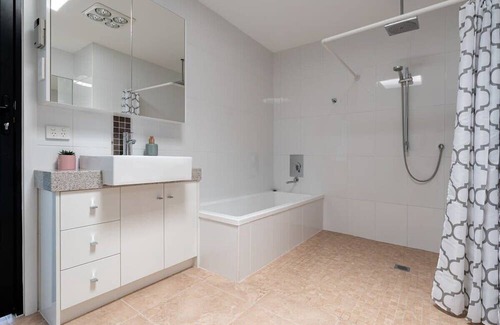 Hadspen Apartment | Hadspen Riverview Retreat: Waratah House