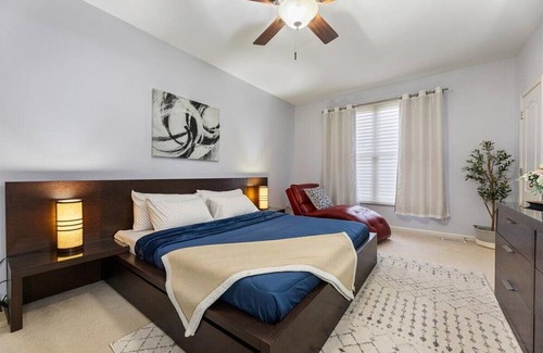 Bellevue House | Cozy 1-bedroom- SHARED in the house in peaceful Bellevue