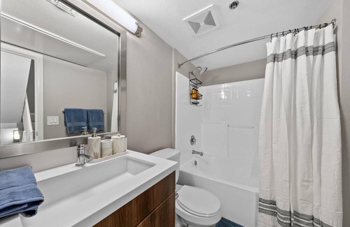 Ocean Park Apartment | Exquisite Ocean View 3-Story Haven Private rooftop