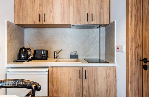 Giolou Apartment | Stone Court Boutique Studios