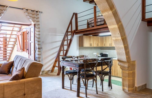 Giolou Apartment | Stone Court Boutique Studios