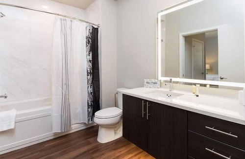 Shoreline West Apartment | Mountain View 1 BR | Desk + Wi-Fi | Downtown