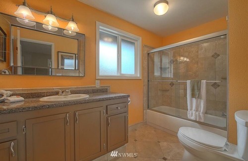 Kingsgate House | Fantastic 4 Bedrooms - Bonus Room - Pool Table - Family & Pet Friendly