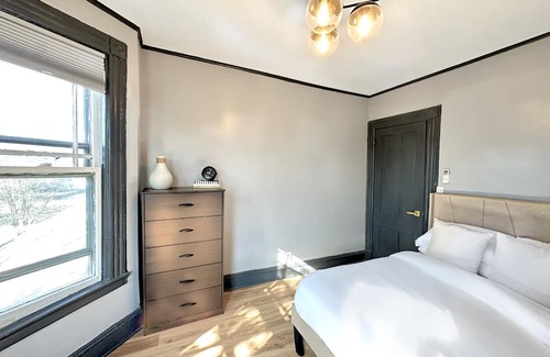 Cedarhurst House | HGTV Vacation Home Long Island, New York- 15 min from JFK