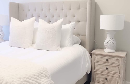 Cedarhurst House | HGTV Vacation Home Long Island, New York- 15 min from JFK