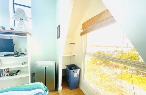 Grant-Valkaria House | 4/3 Waterfront on Private Island. Watch dolphins & breathtaking sunsets!