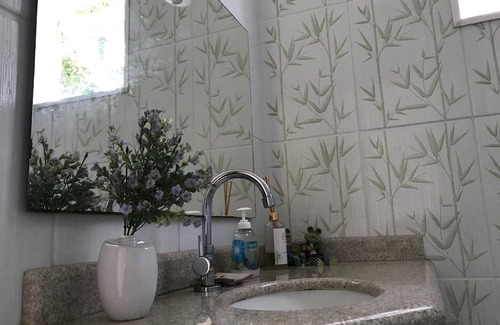 Bonsucesso House | Espaço Inteiro: Casa em Saquarema, Brasil - Piscina, Montanhas & Mar