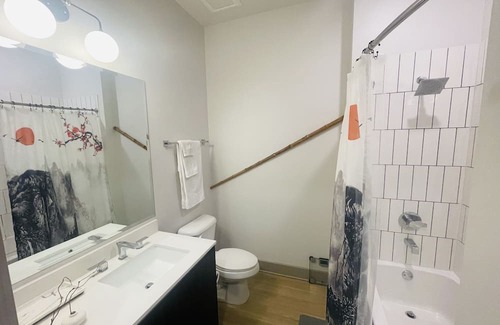 Westside Apartment | Modern Feng Shui Japanese Studio Suite - FREE PARKING