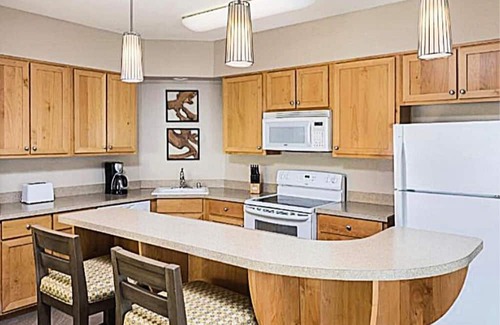 Windsor Condo | Beautiful Wine🍷 Country! Exquisite Getaway!