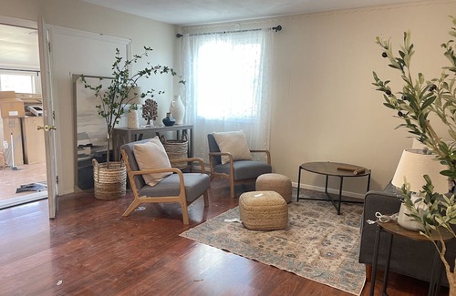 Bonita House | Near Claremont La Verne College near highways 10 57 210 memory foam Queen's bed