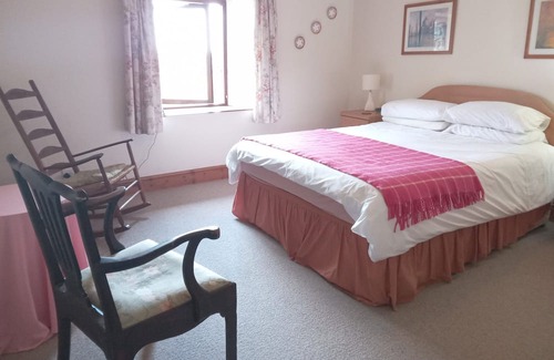 Goodwick Cottage | Rural cottage. Great for families. Fresh air. Amazing skies. Panoramic views.