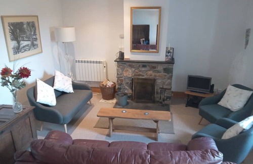 Goodwick Cottage | Rural cottage. Great for families. Fresh air. Amazing skies. Panoramic views.