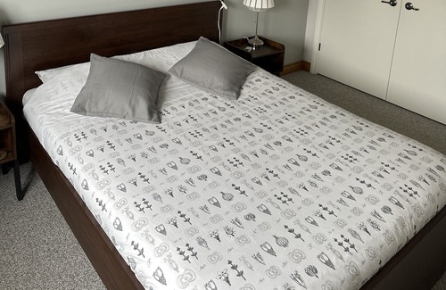 Bayham Apartment | Relax in the Country retreat cozy apartment close to the lake.
