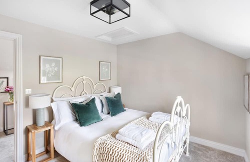 Storwood House | ASHLEY COTTAGE, pet friendly, with open fire in Seaton Ross