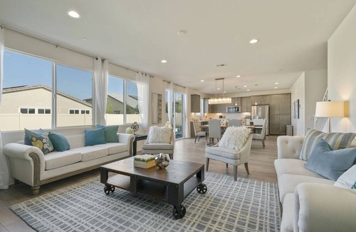 Moreno Valley House | 5b4b Brand-New Oasis with In-Law Suite near UCR / 30+ days