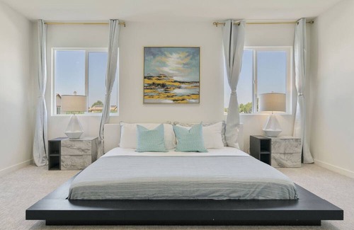 Moreno Valley House | 5b4b Brand-New Oasis with In-Law Suite near UCR / 30+ days