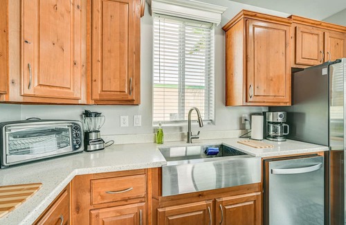Yuma House | Yuma Home w/ Fire Pit & Outdoor Community Pool!