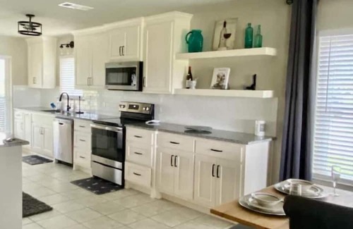 Dennis House | Lil Bit O Texas! Waterfront/kayak/firepit/fishing Peaceful park-like setting