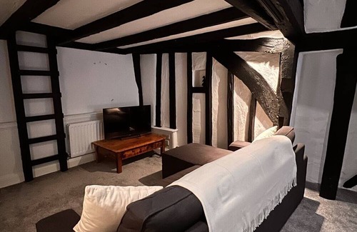 St Neots Apartment | Historic Grade 2 listed, town centre property.