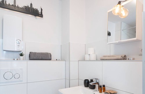 Duisburg City Center Apartment | - Nice New York Apartment in the Heart of Duisburg - Bed - Hbf - Big TV & Wifi -