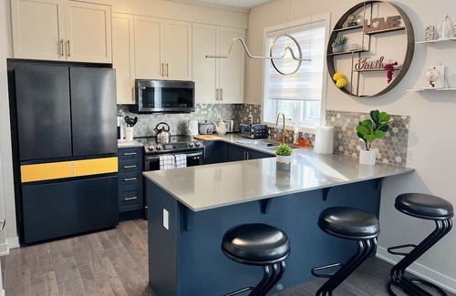 Ottawa Division House | Cozy 6 bedroom house!
