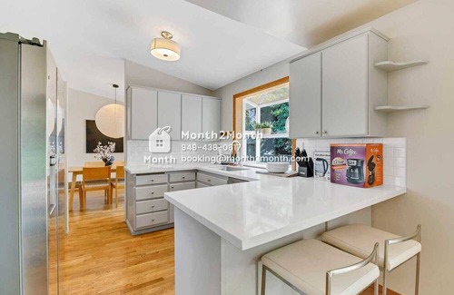 Kingsgate House | Contemporary Living on 117th Avenue #41850