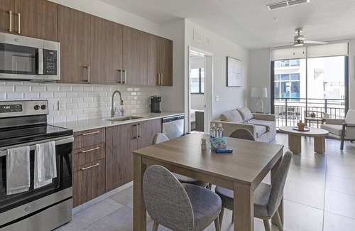 Overtown Apartment | Modern Apartment in Prime Location (ID1402X307)