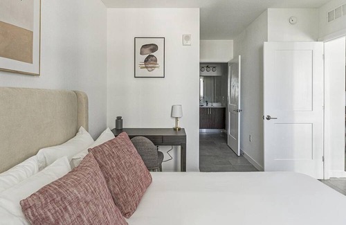 Overtown Apartment | Modern Apartment in Prime Location (ID1402X307)