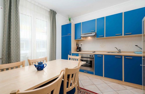 Crveni Vrh Apartment | Holiday apartment with air conditioning, internet and private parking space
