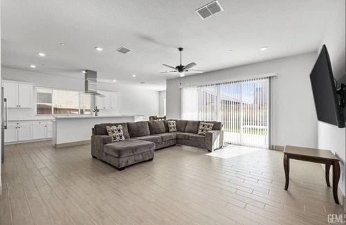 Merced House | Beautiful 3 bedroom house 1 minute away from UC Merced