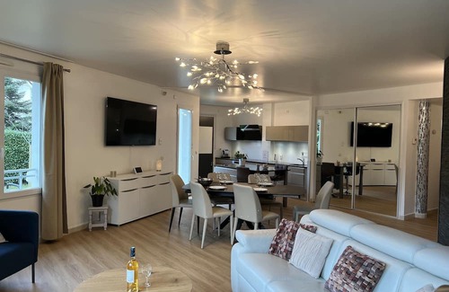 Divonne-les-Bains Apartment | A 15 min de L'aéroport de Genève, Appartement en Résidence Piscine, Tennis