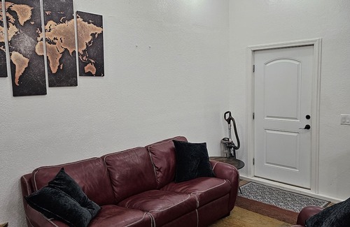 Pine Grove House | Wine lovers retreat!