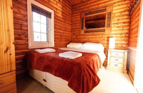Ffestiniog Cabin | Cozy Mountain 2 Bed Log Cabin - Near Zip World