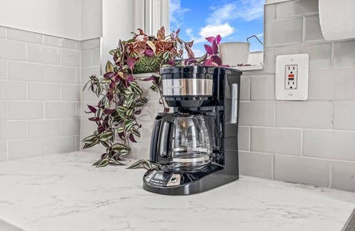 South Philadelphia West Apartment | Bi-level Apartment w/ South Philly Rooftop