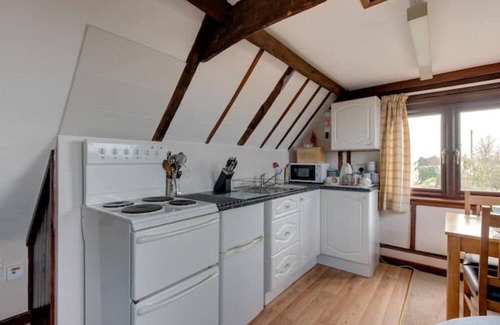 Colchester Cottage | Two Bedroom Duplex - Shared Pool