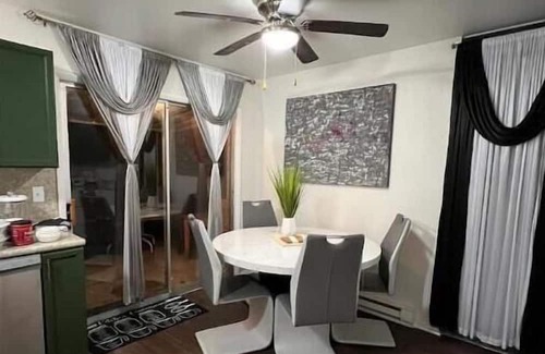 Indianapolis Apartment | Stay cozy, stay classy!