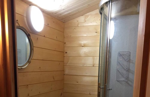 Chesterfield Cabin | Cosy 1-Bed Farm Stay Cabin